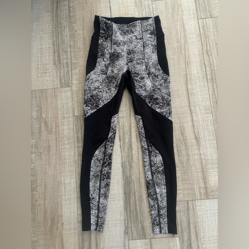 Lululemon leggings size 6